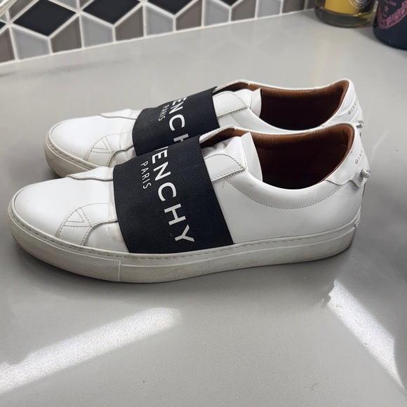 Givenchy White and Black Logo Sneakers - Picture 2 of 4